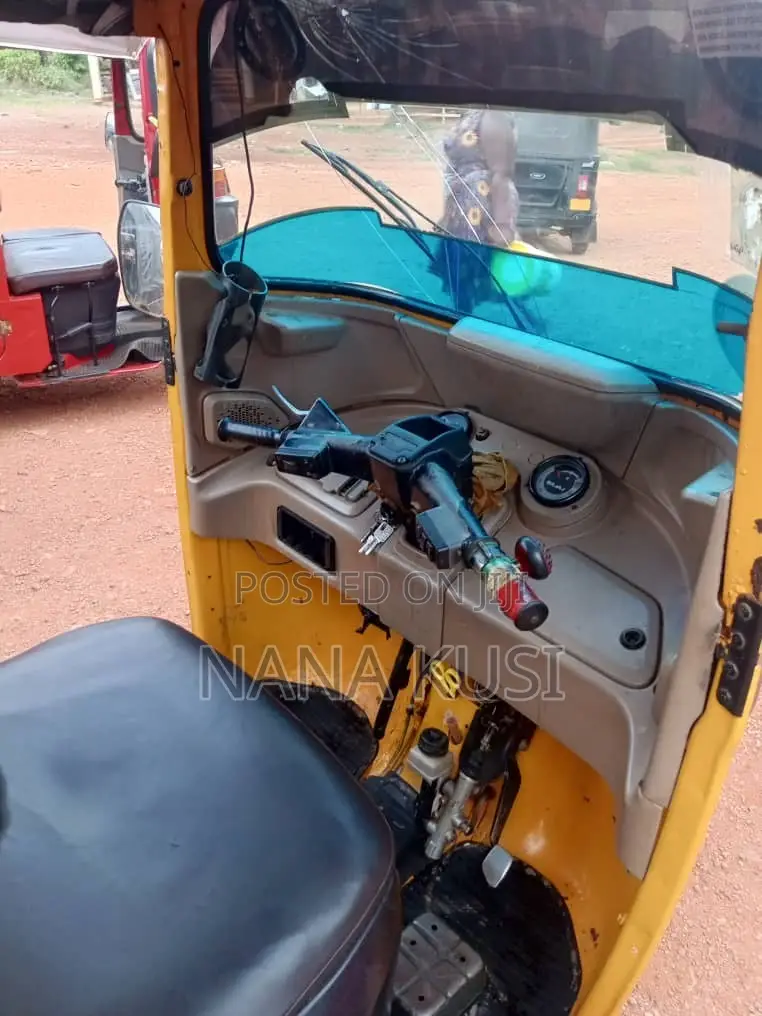Bajaj RE 2022 Yellow