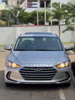 Hyundai Elantra Limited Sedan FWD (2.0L 4cyl 6A) 2017 Silver