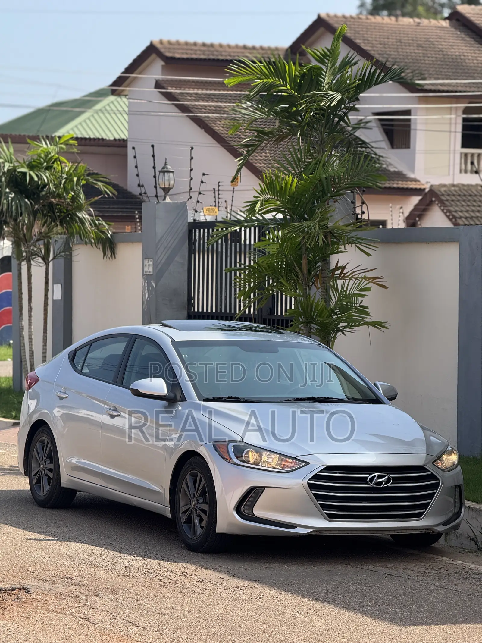Hyundai Elantra Limited Sedan FWD (2.0L 4cyl 6A) 2017 Silver