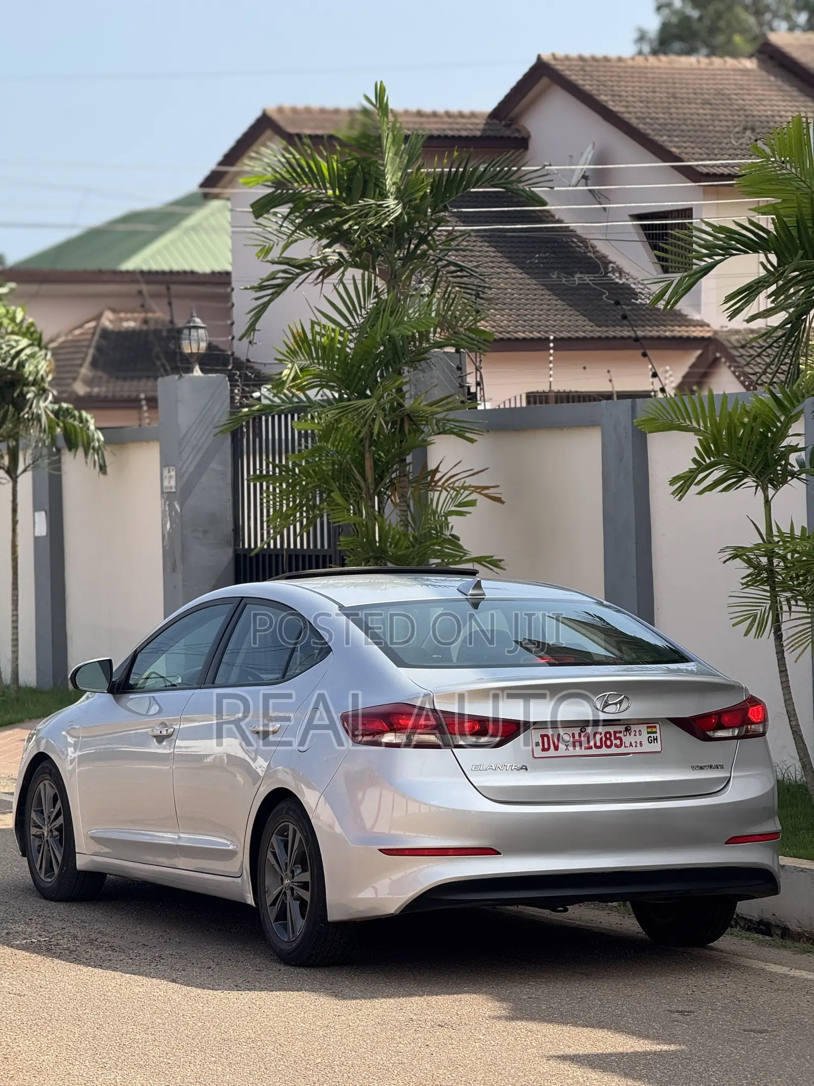 Hyundai Elantra Limited Sedan FWD (2.0L 4cyl 6A) 2017 Silver