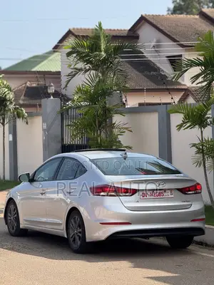 Hyundai Elantra Limited Sedan FWD (2.0L 4cyl 6A) 2017 Silver