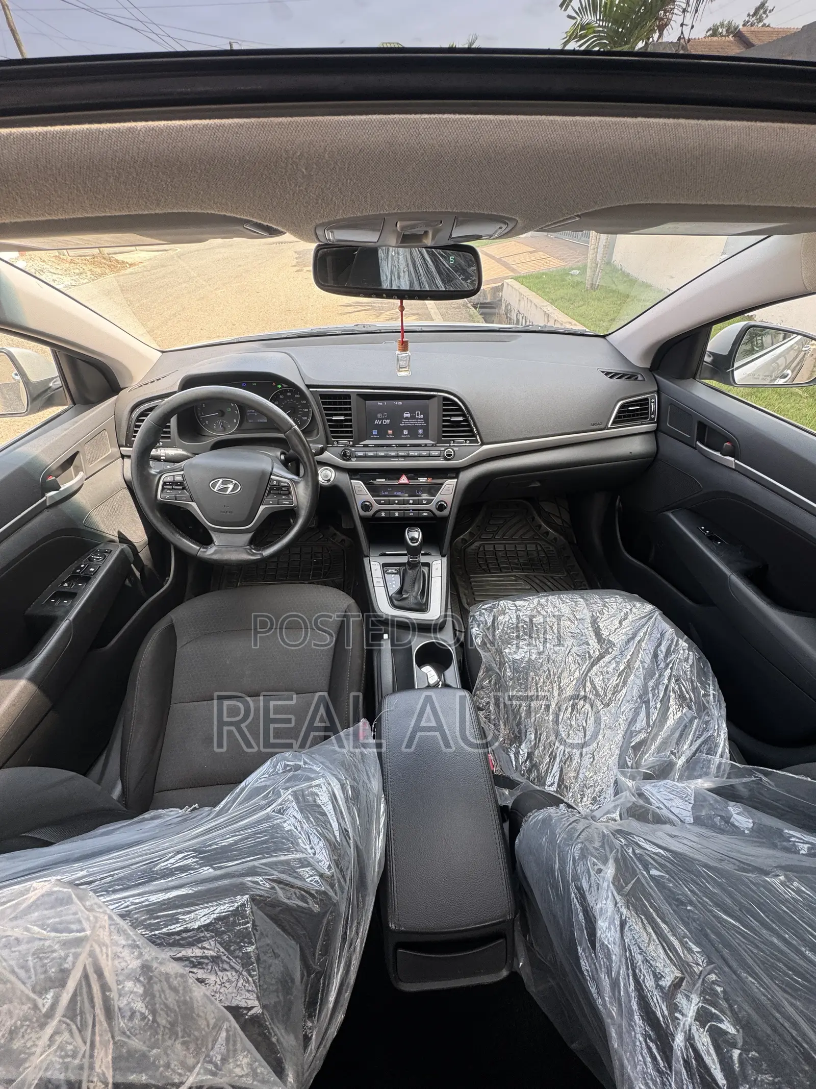 Hyundai Elantra Limited Sedan FWD (2.0L 4cyl 6A) 2017 Silver