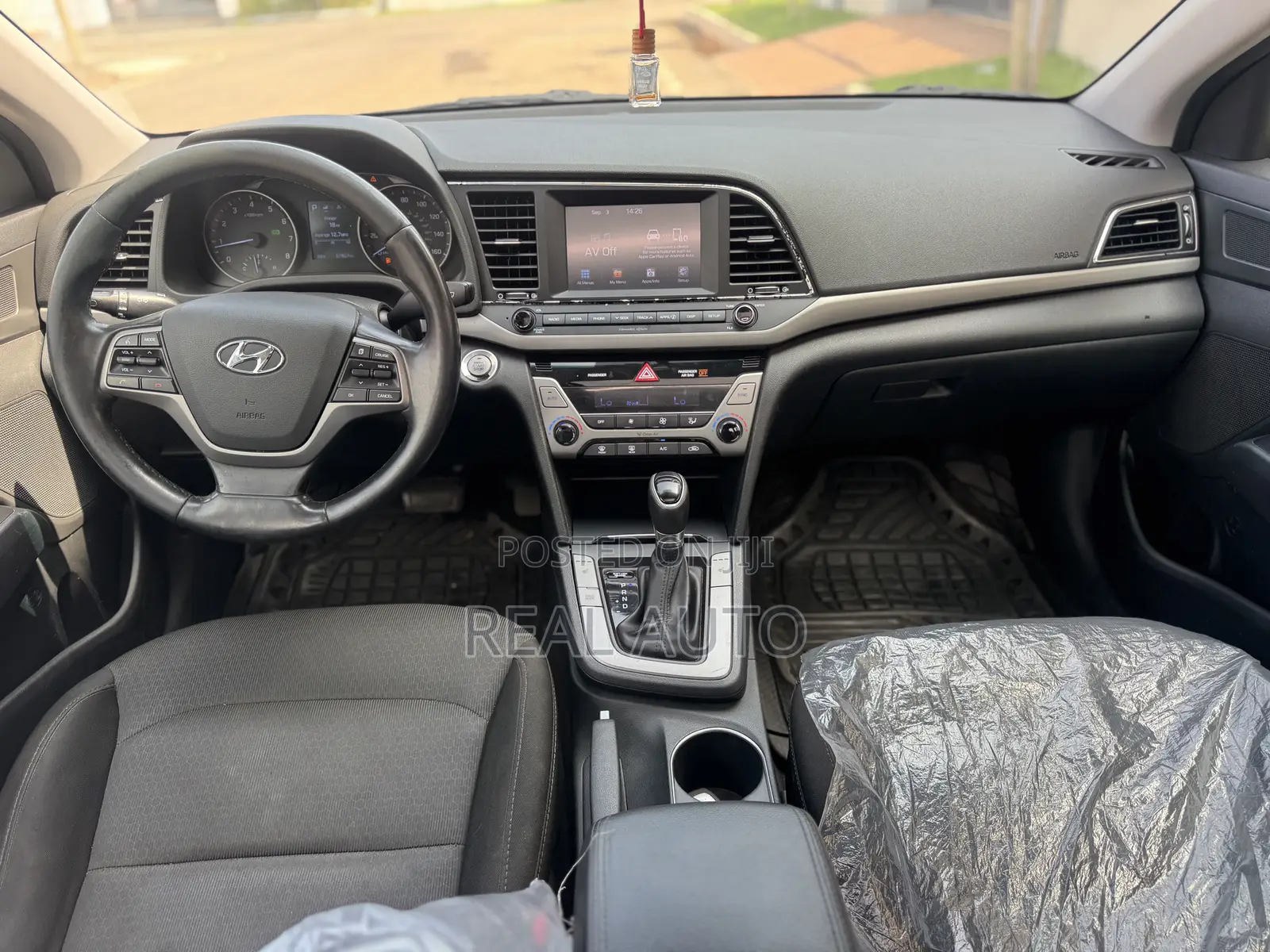 Hyundai Elantra Limited Sedan FWD (2.0L 4cyl 6A) 2017 Silver