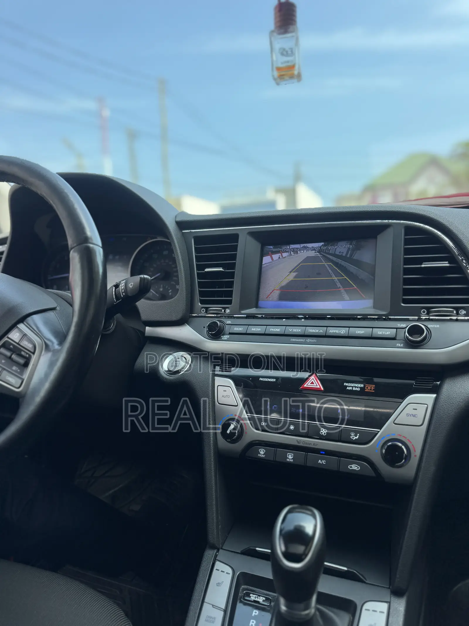 Hyundai Elantra Limited Sedan FWD (2.0L 4cyl 6A) 2017 Silver
