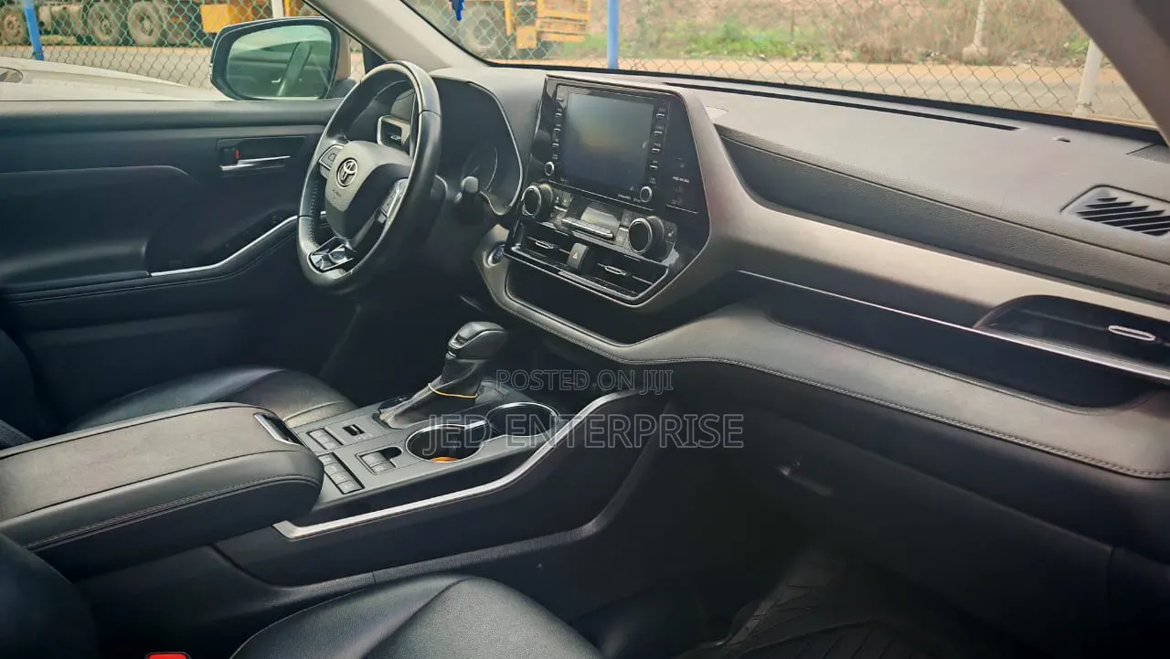 Toyota Highlander XLE 2021 Gray