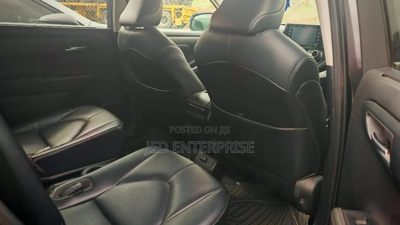 Toyota Highlander XLE 2021 Gray