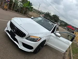 Mercedes-Benz C300 Luxury 4matic Sedan AWD (2.0L 4cyl 7A) 2017 White