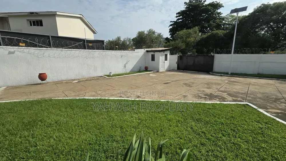 8bdrm House in Cantonments, US Embassy Area for rent