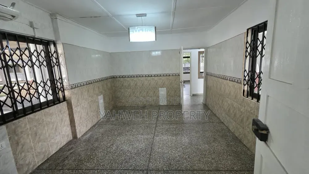 8bdrm House in Cantonments, US Embassy Area for rent