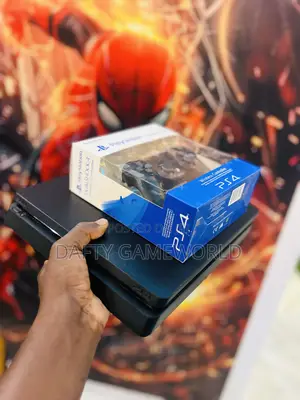 Ps4 Slim  With Loaded Games and 2 Controllers