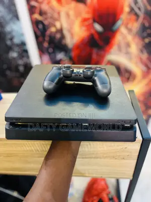 Ps4 Slim  With Loaded Games and 2 Controllers