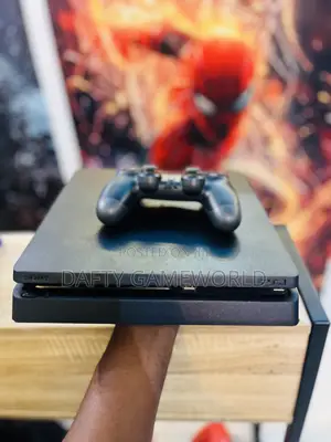 Ps4 Slim  With Loaded Games and 2 Controllers