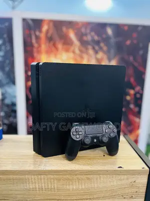Ps4 Slim  With Loaded Games and 2 Controllers