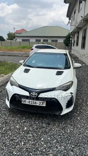 Toyota Corolla LE 4dr Sedan (1.8L 4cyl CVT) 2016 White