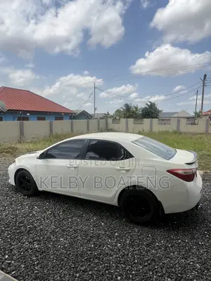 Toyota Corolla LE 4dr Sedan (1.8L 4cyl CVT) 2016 White