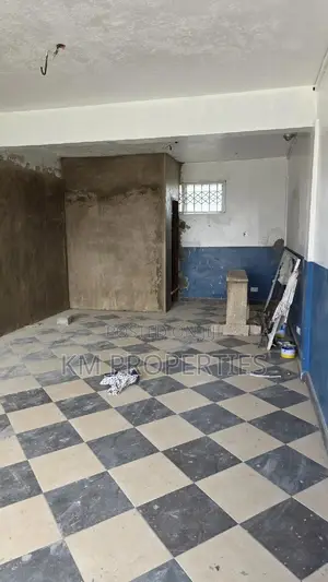 Spacious Road-Side Single Shop