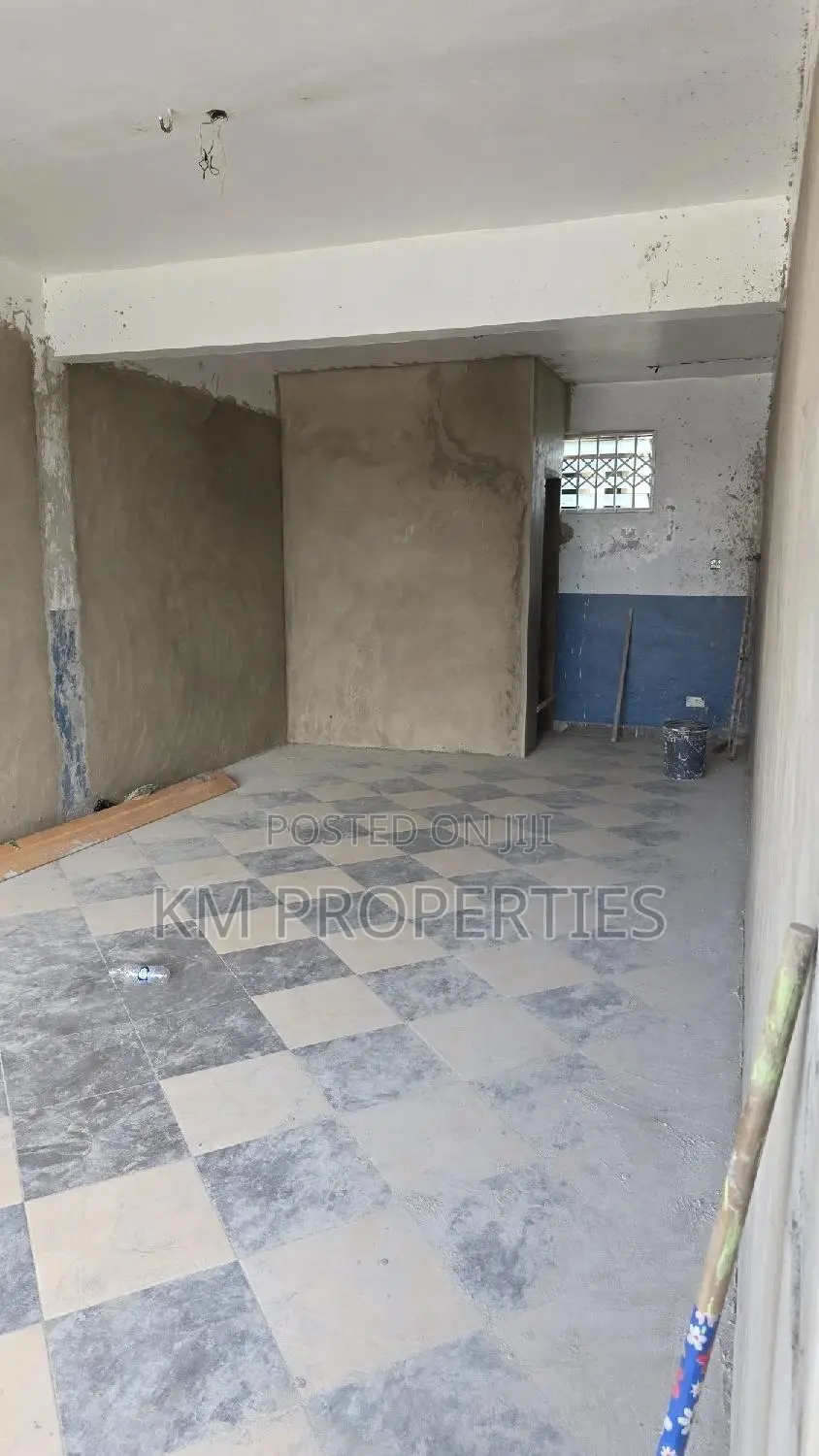 Spacious Road-Side Single Shop