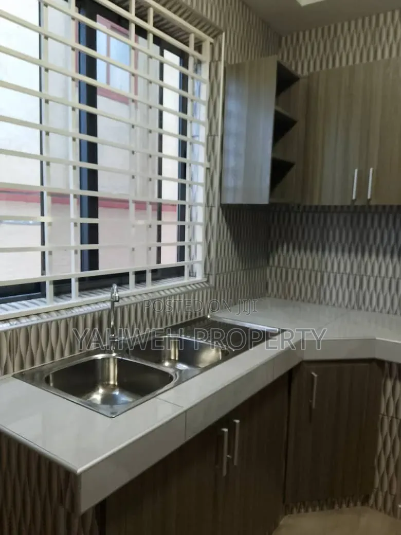 2bdrm Apartment in Sakumono, Baatsona Total for rent
