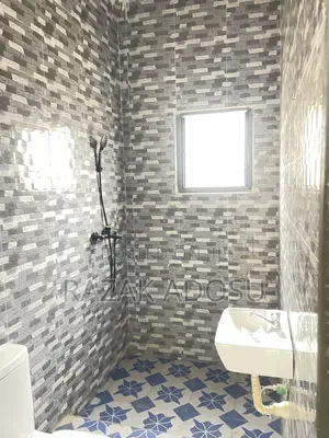 1bdrm Room & Parlour in School Junction for rent