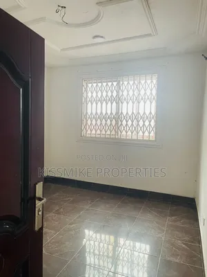 2bdrm Apartment in Kismike Investment, Nyanmekye for rent