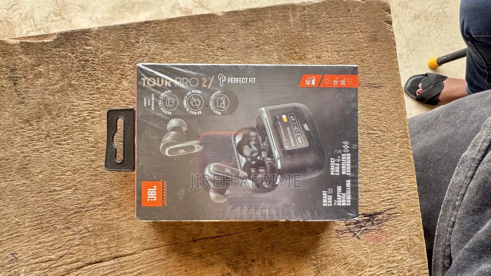 JBL Tour Pro 2