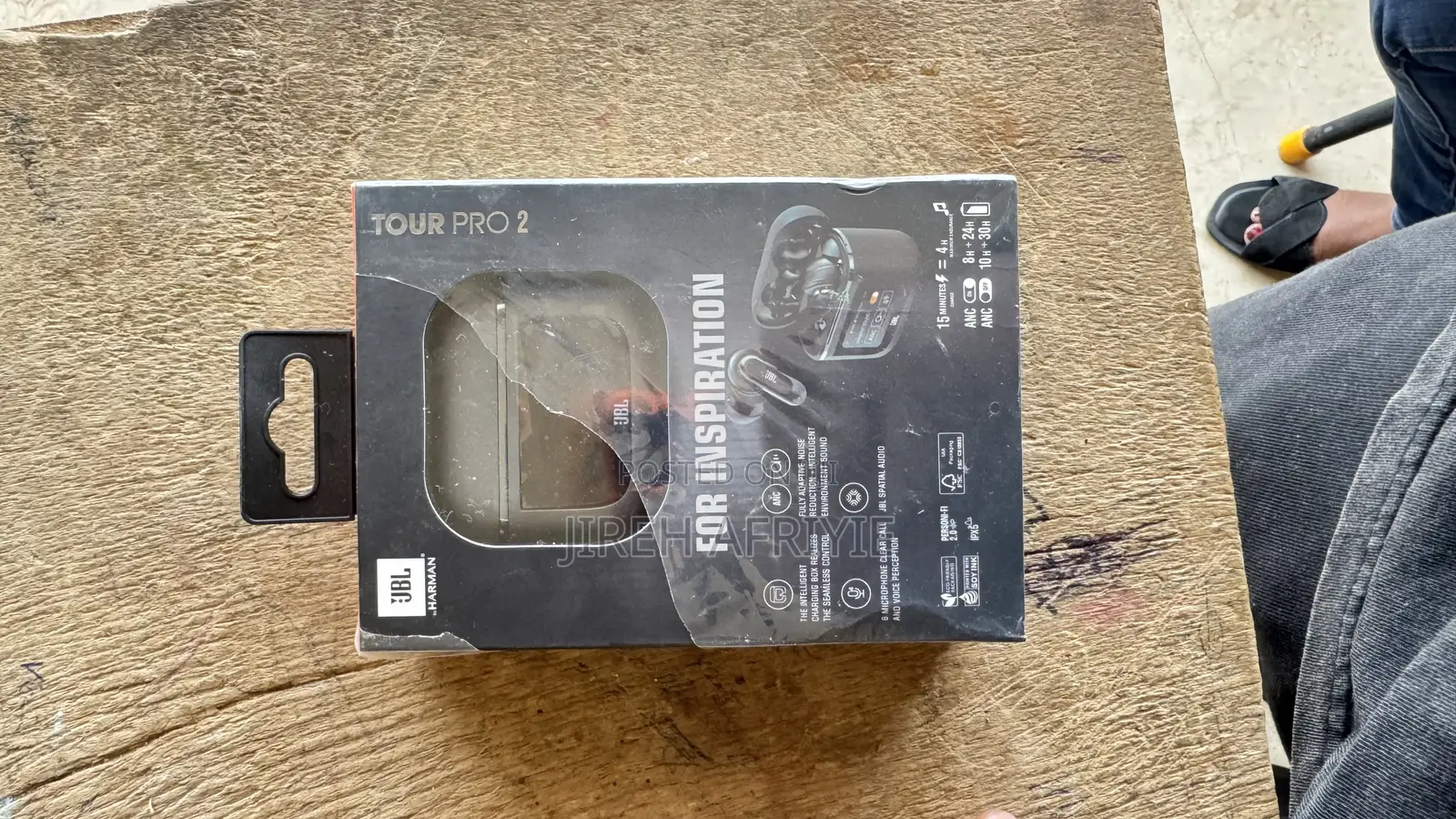 JBL Tour Pro 2