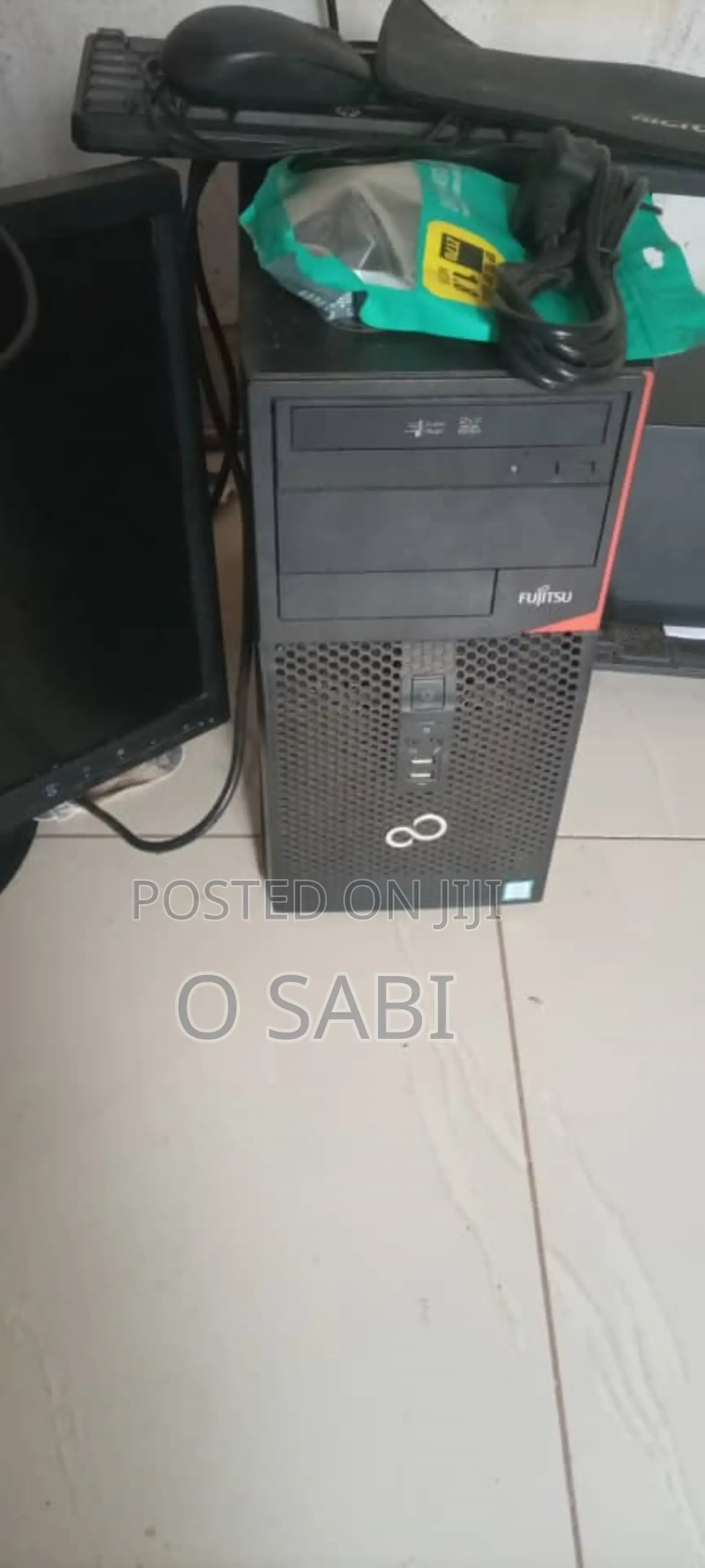 Desktop Computer Fujitsu Esprimo P558 4GB Intel Core i5 SSD 128GB