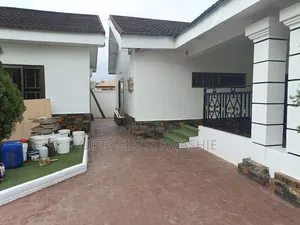 4bdrm House in Parakou Estate, Kumasi Metropolitan for rent