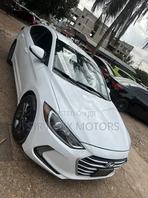 Hyundai Elantra SE Sedan FWD (2.0L 4cyl 6M) 2017 White