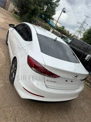 Hyundai Elantra SE Sedan FWD (2.0L 4cyl 6M) 2017 White