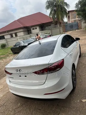 Hyundai Elantra SE Sedan FWD (2.0L 4cyl 6M) 2017 White