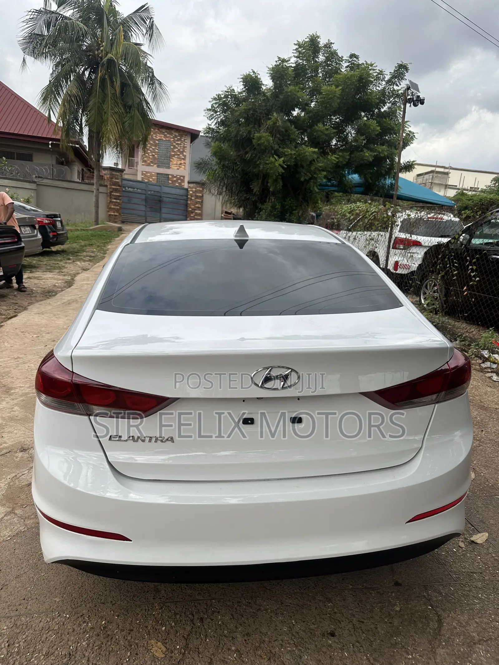 Hyundai Elantra SE Sedan FWD (2.0L 4cyl 6M) 2017 White