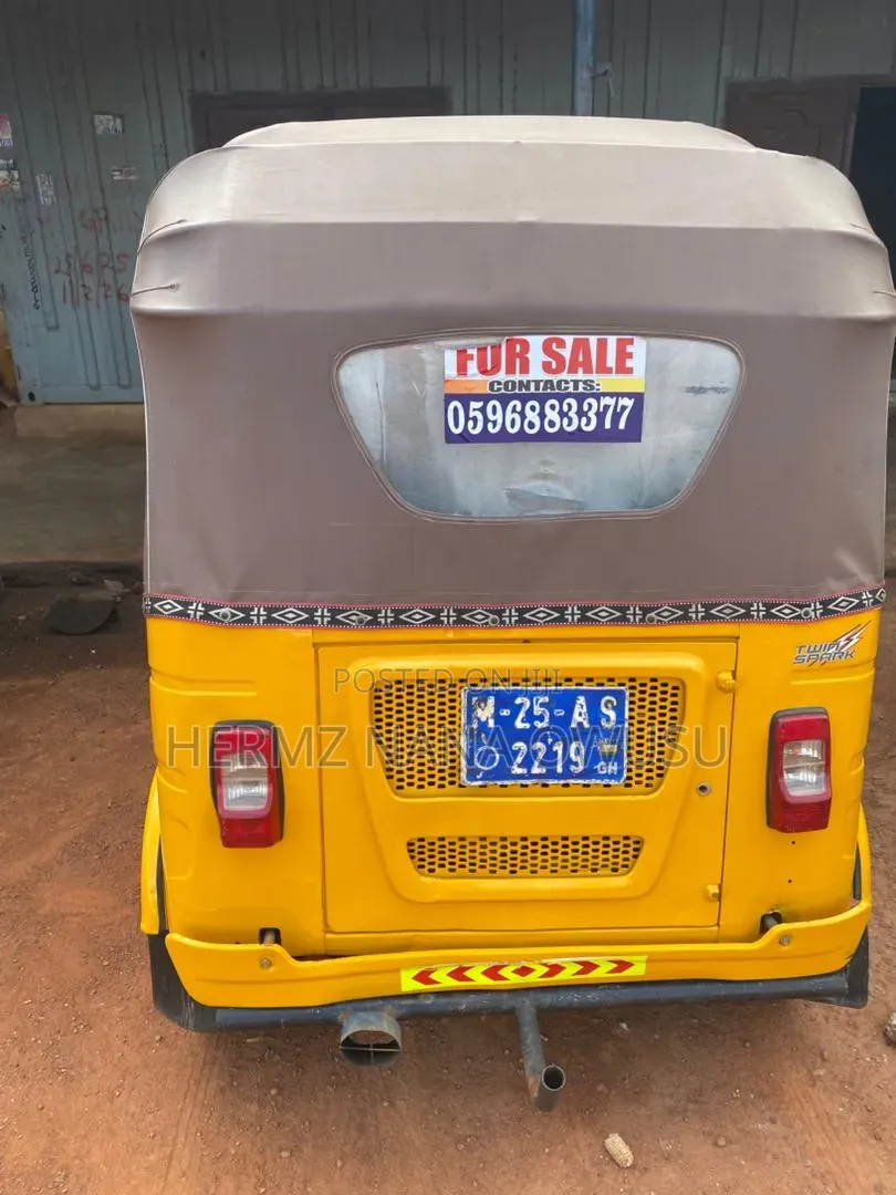 Bajaj RE 2025 Yellow