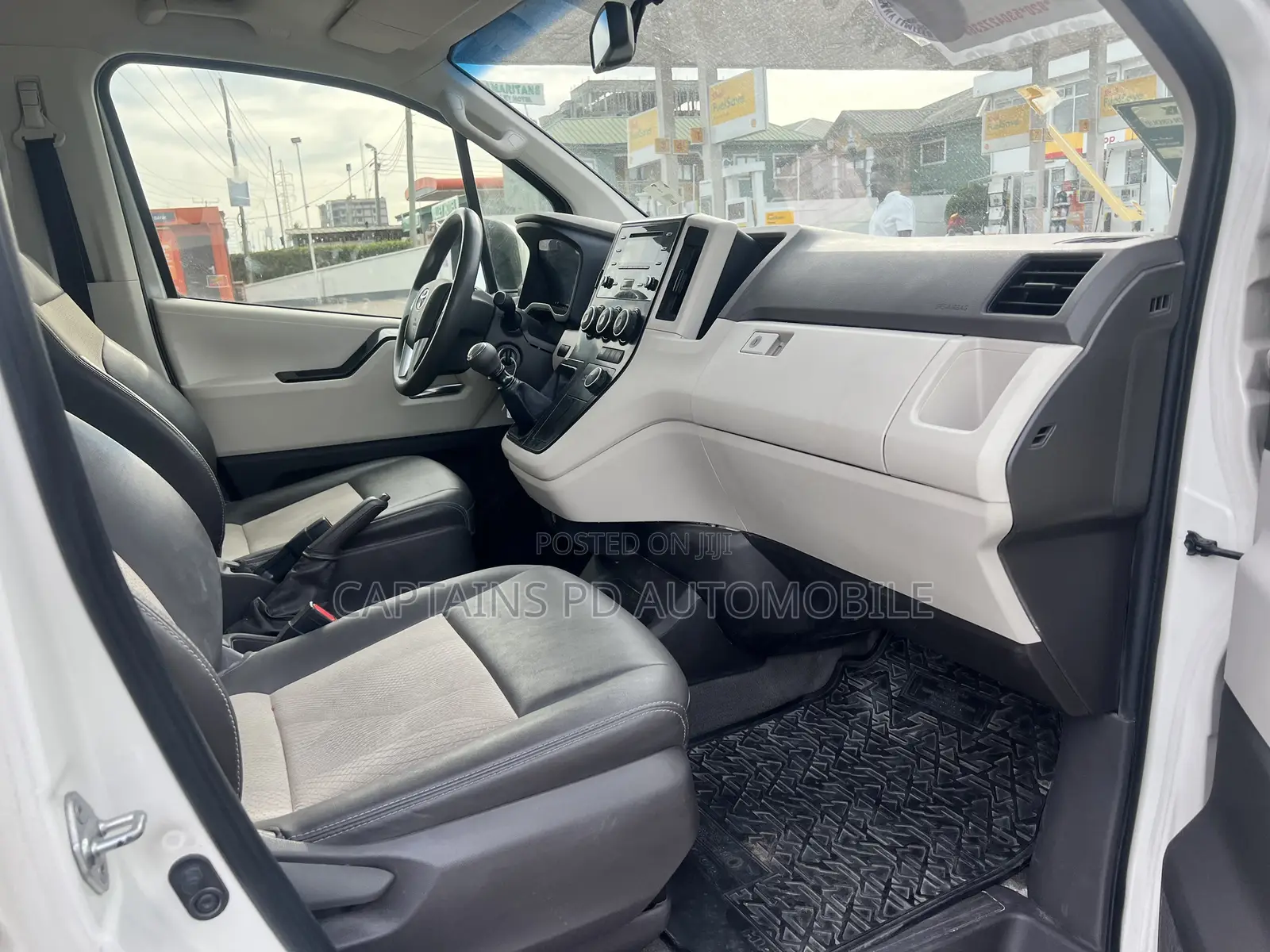 Toyota HiAce 2023 White