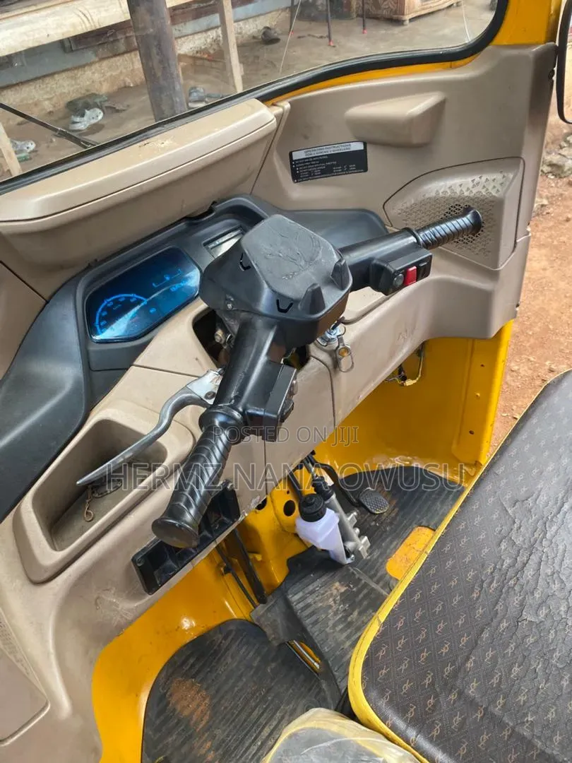 Bajaj RE 2025 Yellow