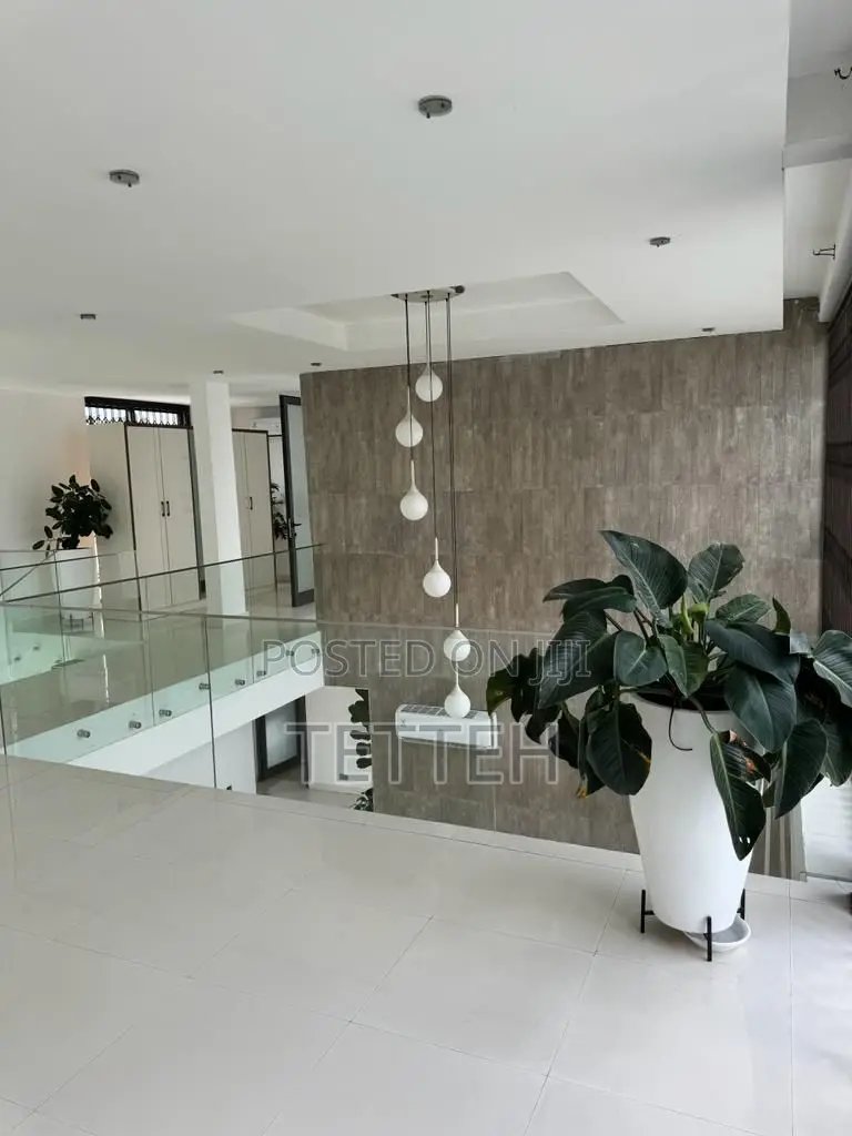 4bdrm House in Coffee Shop Area for sale