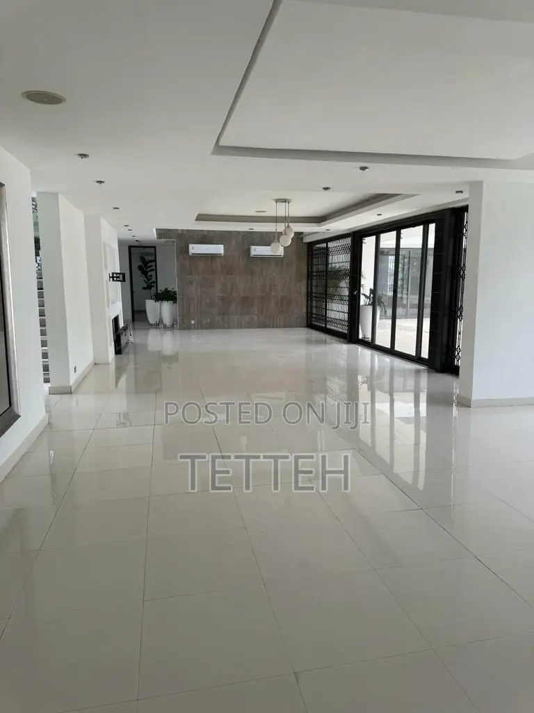 4bdrm House in Coffee Shop Area for sale