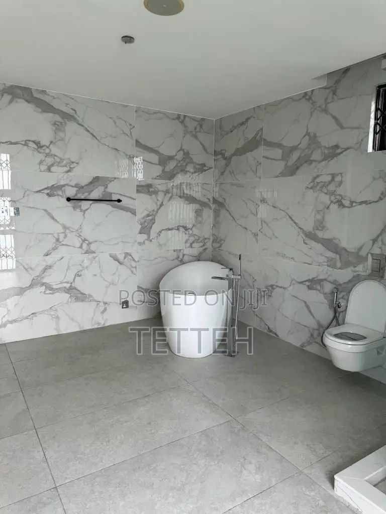 4bdrm House in Coffee Shop Area for sale