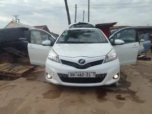 Toyota Vitz 2012 White