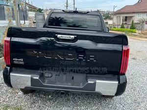Toyota Tundra 2022 Black