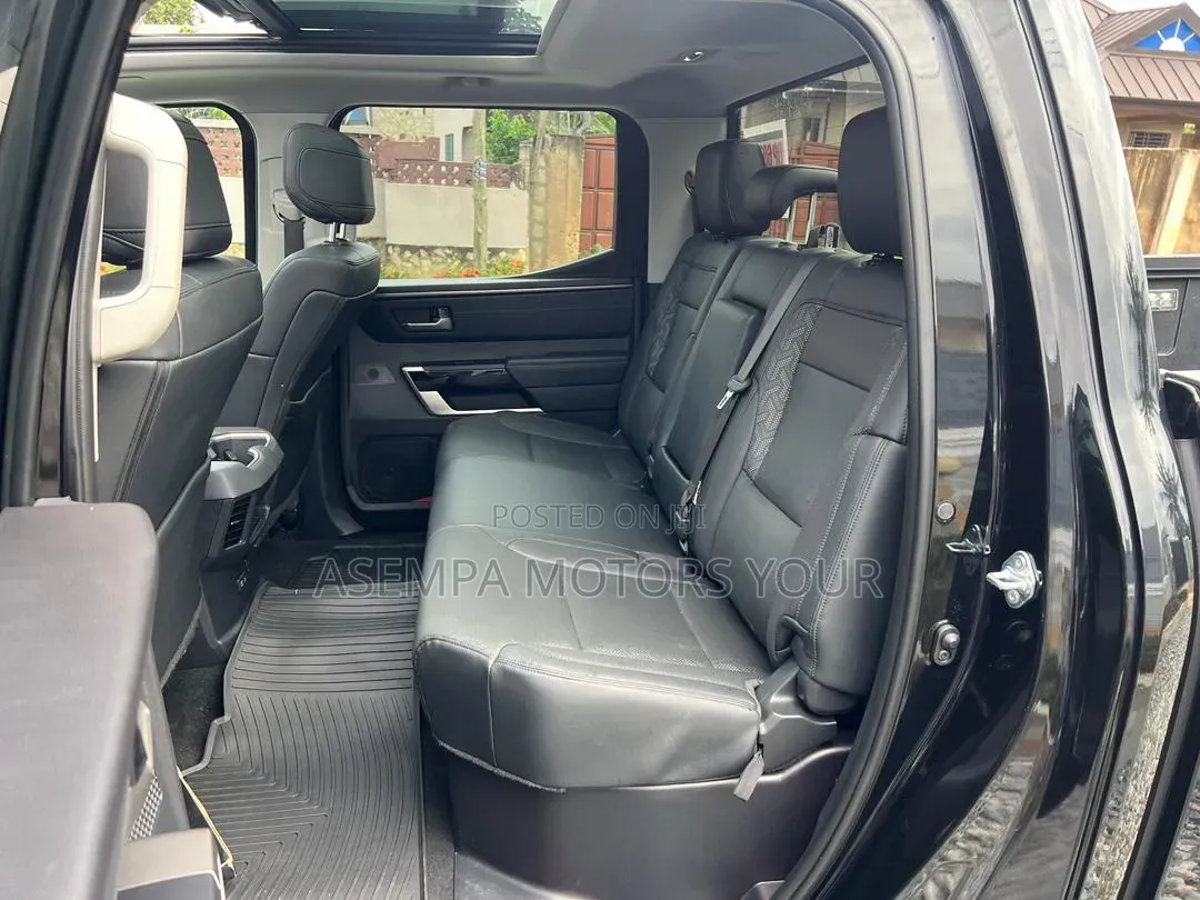 Toyota Tundra 2022 Black