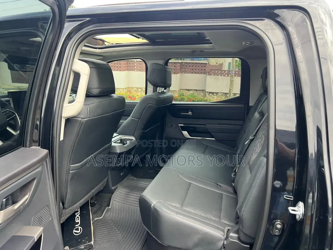 Toyota Tundra 2022 Black