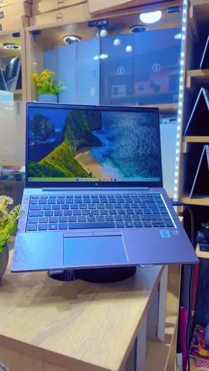 Laptop HP ZBook Firefly 14 G7 8GB Intel Core i5 SSD 256GB