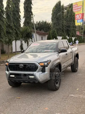 Toyota Tacoma SR5 Double Cab 6' Bed AT 2024 Gray