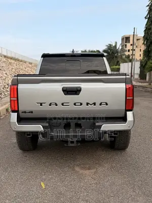Toyota Tacoma SR5 Double Cab 6' Bed AT 2024 Gray