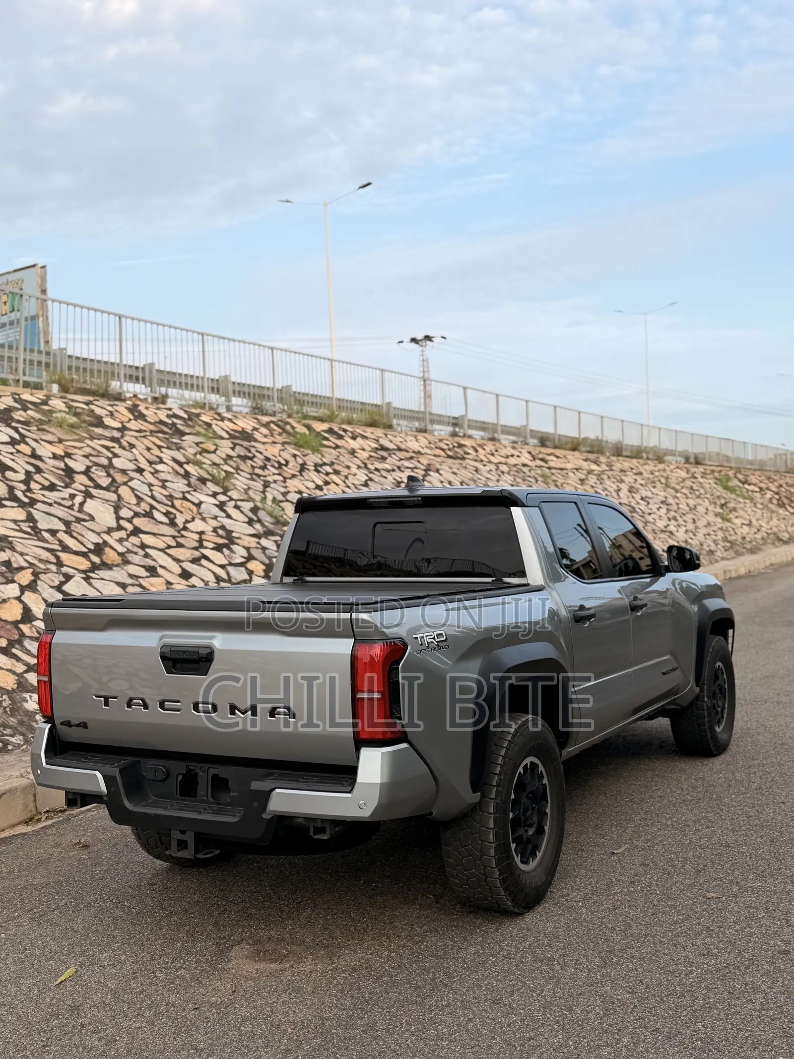 Toyota Tacoma SR5 Double Cab 6' Bed AT 2024 Gray
