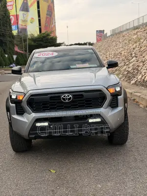 Toyota Tacoma SR5 Double Cab 6' Bed AT 2024 Gray