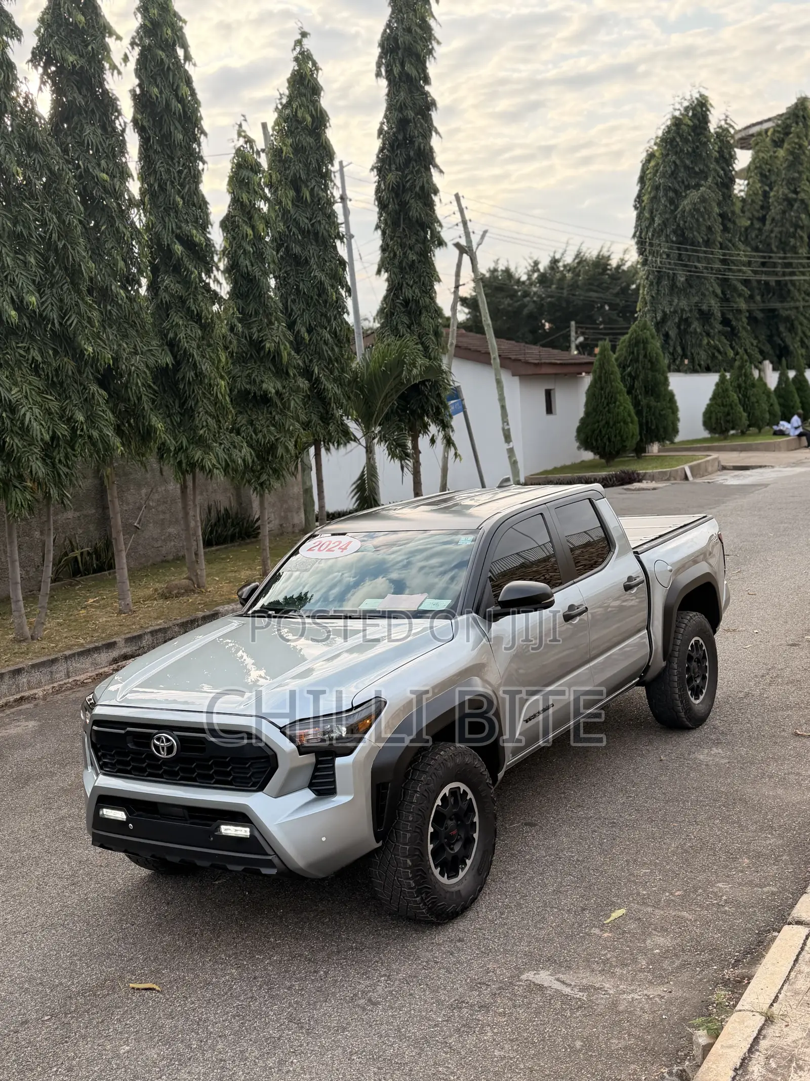 Toyota Tacoma SR5 Double Cab 6' Bed AT 2024 Gray