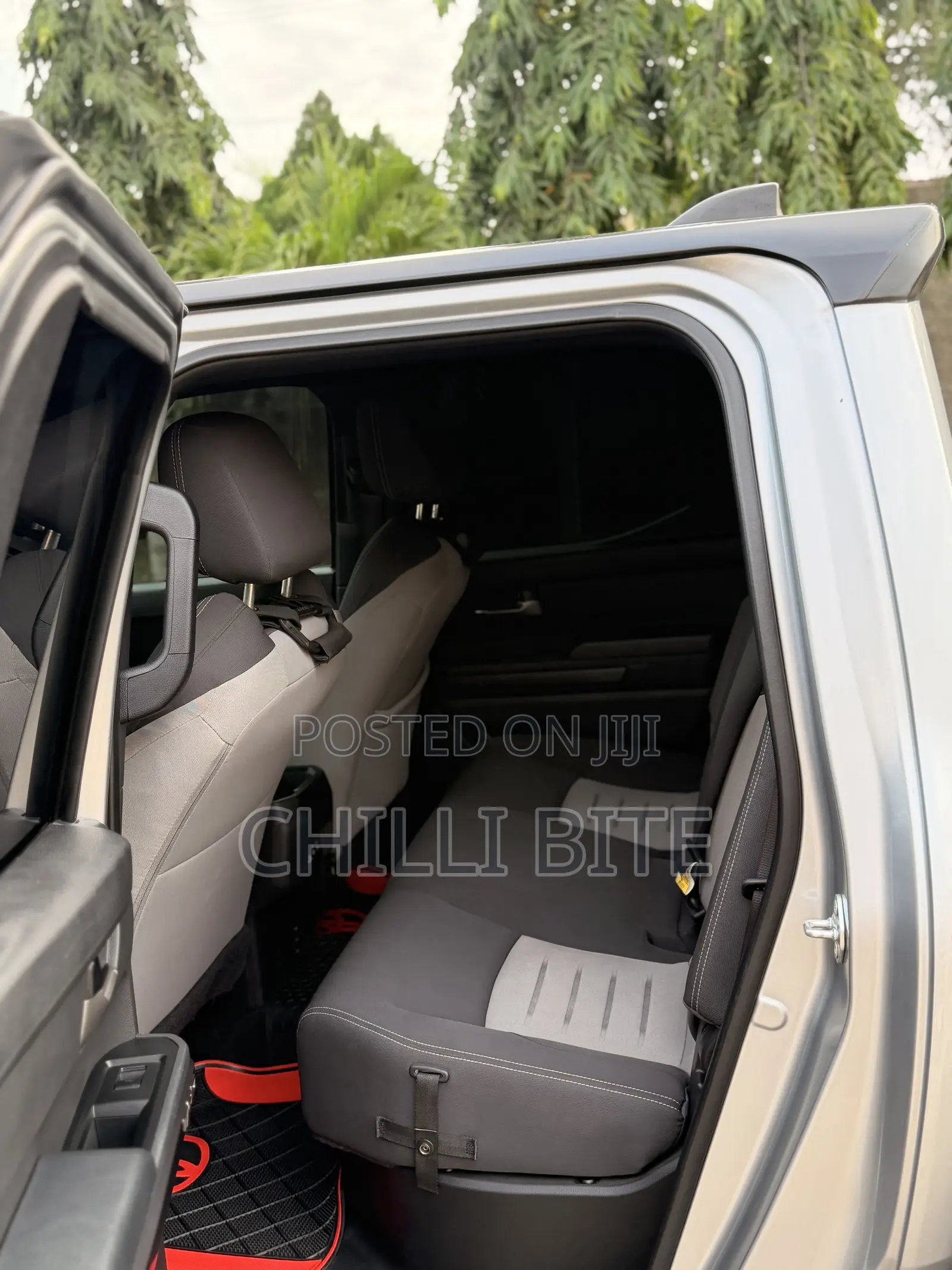 Toyota Tacoma SR5 Double Cab 6' Bed AT 2024 Gray