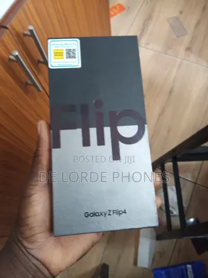 New Samsung Galaxy Z Flip4 256 GB Black